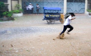 Freak Hailstorm Leaves 10 Dead in Bangladesh