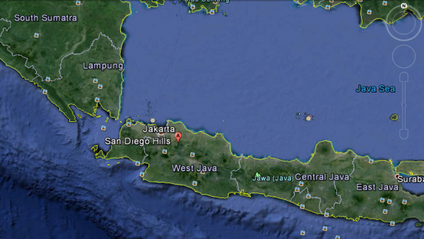 Lightning Strikes Injure Two in Indonesia